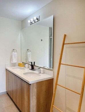 Bathroom - Vrbo Property (San Salvador)