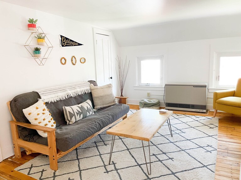 The Lookout At 148: A Cozy Haven In Winooski - 佛蒙特州