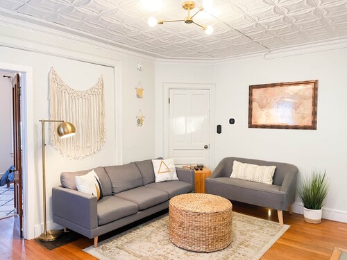 1876 Winooski Getaway: Modern 2BR Victorian
