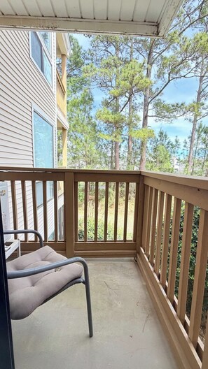 Property grounds - Bright Studio at Bay Tree, Little River (Little River)