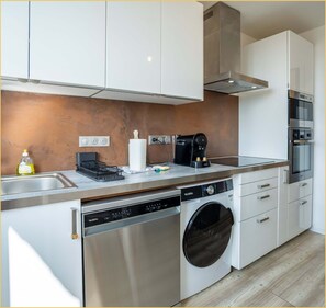 Coffee/tea maker, fridge, microwave, oven - Chez Gilles I Studio I Ambilly (Ambilly)