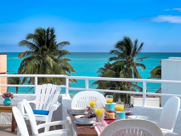 Superior House, Balcony, Beach View | Outdoor dining - Casa 4 Estaciones (Puerto Morelos)