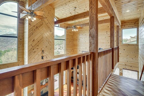 Gorgeous 4-bedroom cabin in enjoyable Summerhaven getaway +game room