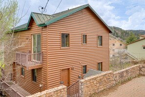 Exterior - Gorgeous 4-bedroom cabin in enjoyable Summerhaven getaway +game room (Summerhaven)