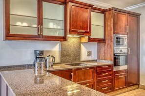 Deluxe Apartment, 1 Bedroom, City View | Private kitchen - Deluxe One-Bedroom Apartment (Sandton)