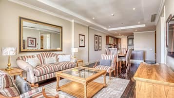 Deluxe Apartment, 1 Bedroom, City View | Ruang tamu