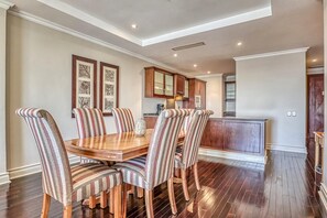 Căn hộ Deluxe, 1 phòng ngủ, quang cảnh thành phố | Khu ăn uống