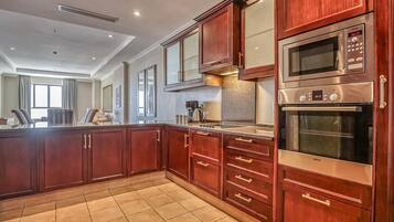 Deluxe-huoneisto, 1 makuuhuone, kaupunkinäköala | Yksityinen keittiö