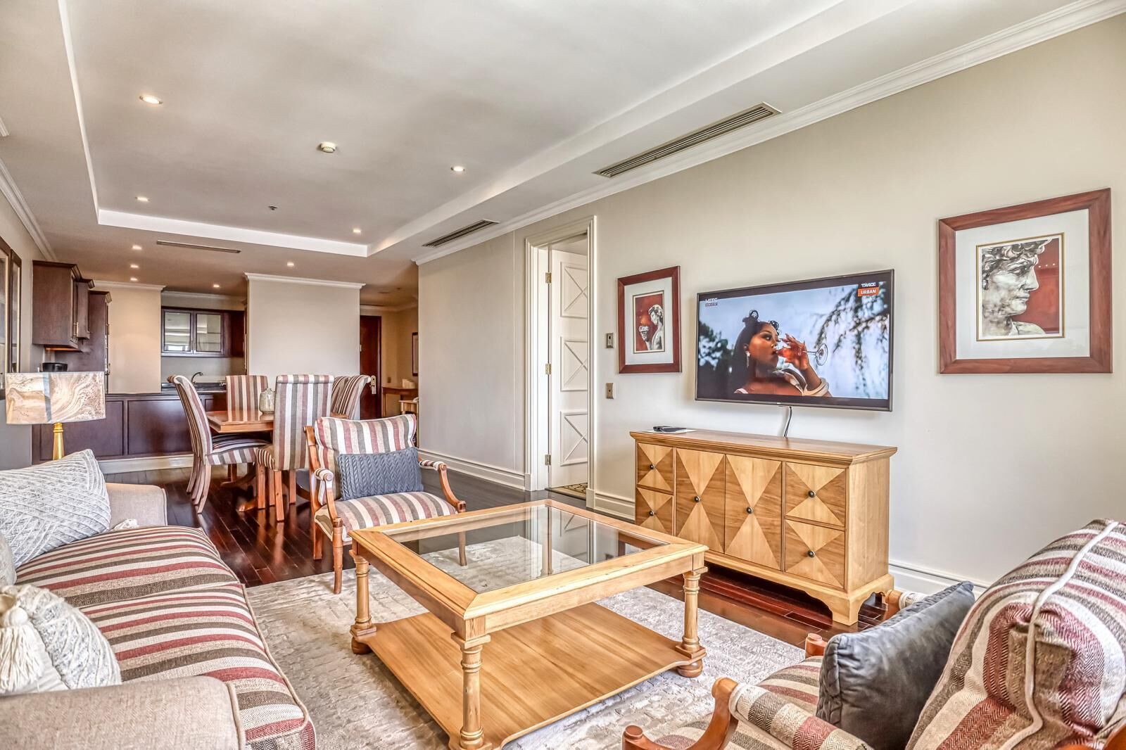 Deluxe Apartment, 1 Bedroom, City View | Living area