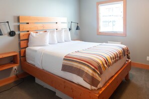 1 bedroom, iron/ironing board, WiFi, bed sheets - Suite 4 @ The Suites on Main (Leavenworth)