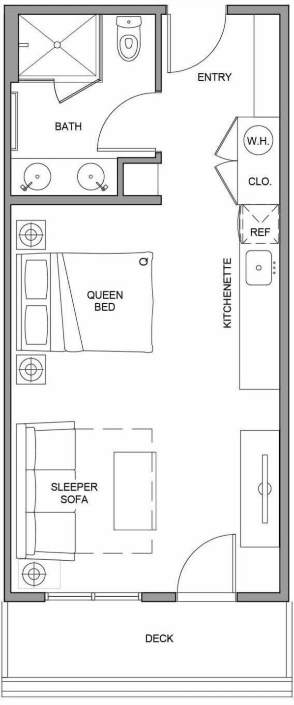 En plantegning der viser et værelse med en queenseng, sovesofa, terrasse, køkken og indgang.