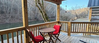 Luxury Riverfront - Elk River Trail 2-bedroom cabin with Starlink.