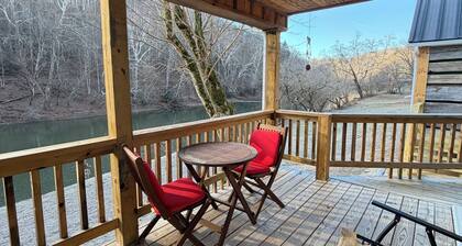 Luxury Riverfront/Elk River Trail 2-bedroom cabin with Starlink.