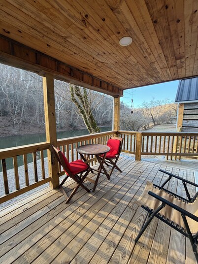 Luxury Riverfront - Elk River Trail 2-bedroom cabin with Starlink.