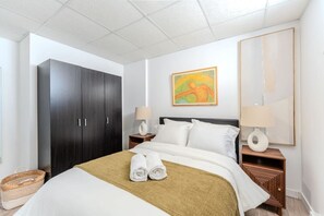 2 bedrooms, desk, iron/ironing board, WiFi