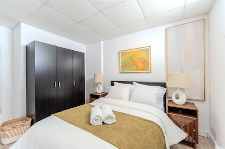 2 bedrooms, desk, iron/ironing board, WiFi. À 10 min du lac Kénogami | La Jolie