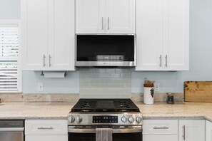 Private kitchen - NEW! 1 Bed 1 Bath in the Heart of OB, Parking, AC, Perfect Location (San Diego)