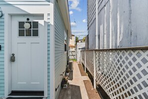 Exterior detail - NEW! 1 Bed 1 Bath in the Heart of OB, Parking, AC, Perfect Location (San Diego)