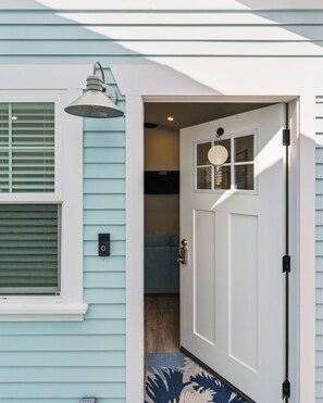 Exterior detail - NEW! 1 Bed 1 Bath in the Heart of OB, Parking, AC, Perfect Location (San Diego)