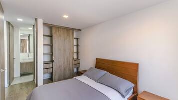 1 dormitorio, tabla de planchar con plancha, wifi gratis y ropa de cama