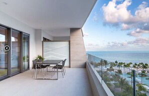 Outdoor dining - Garza Blanca Luxury 2BR Condo in Cancun, 5 Resort Amenities & Beach Access (cancun)