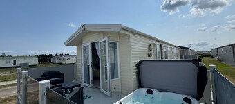 Fantasy Island Resort - The Sierra with Private Hot Tub - Eastgate E5