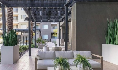 Brand New Luxury 2BR/BA w/Pool + Grill Modern Stay