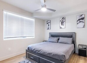 Room - Brand New Luxury 2BR/BA w/Pool + Grill Modern Stay (Phoenix)