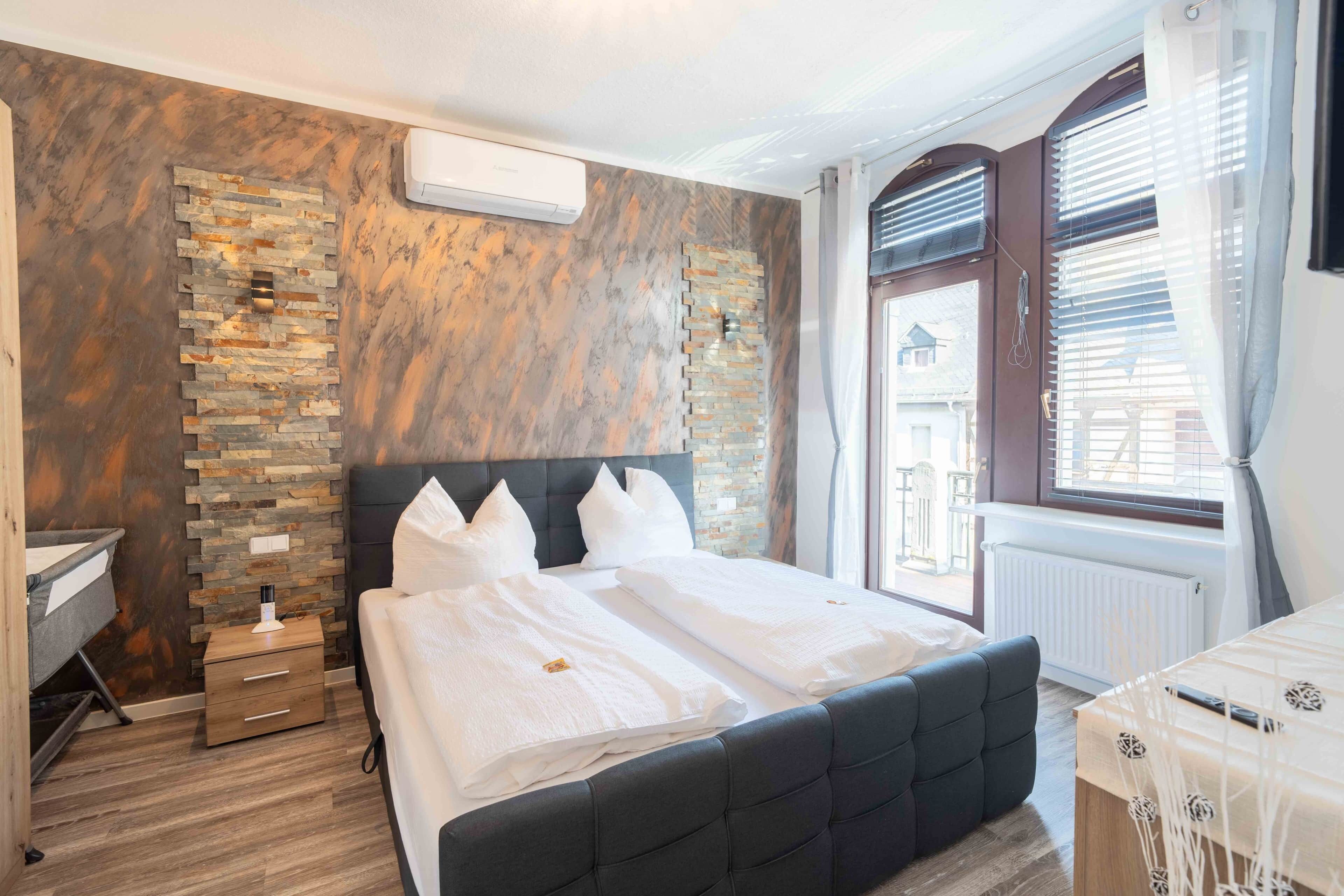 In-room safe, WiFi, bed sheets