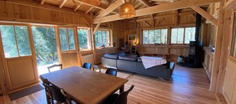 Wooden house at the foot of Lac d'Hourtin, at the gateway to the nature reserve