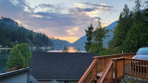 Property grounds - Amazing Lakefront home on Lake Sutherland, WA (Port Angeles)