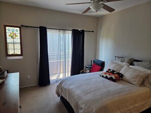 Iron/ironing board, Internet, bed sheets - Lovely 1-bedroom townhome with AC in Studio City (Studio City)