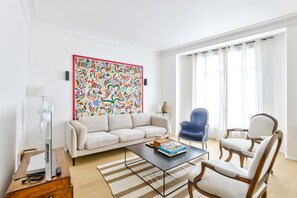 TV, offices - Stylish 2BR in Private Mansion at Rue de Passy (Paris)