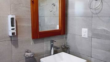 Apartment, 1 Double Bed, Kitchenette | Bathroom