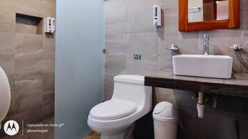 LÀgenhet - 2 dubbelsÀngar - pentry | Badrum