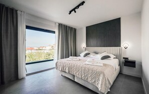 Iron/ironing board, travel cot, free WiFi - Gorgeous home in Arbanija (Arbanija)