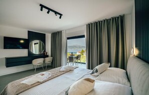 Iron/ironing board, travel cot, free WiFi - Gorgeous home in Arbanija (Arbanija)