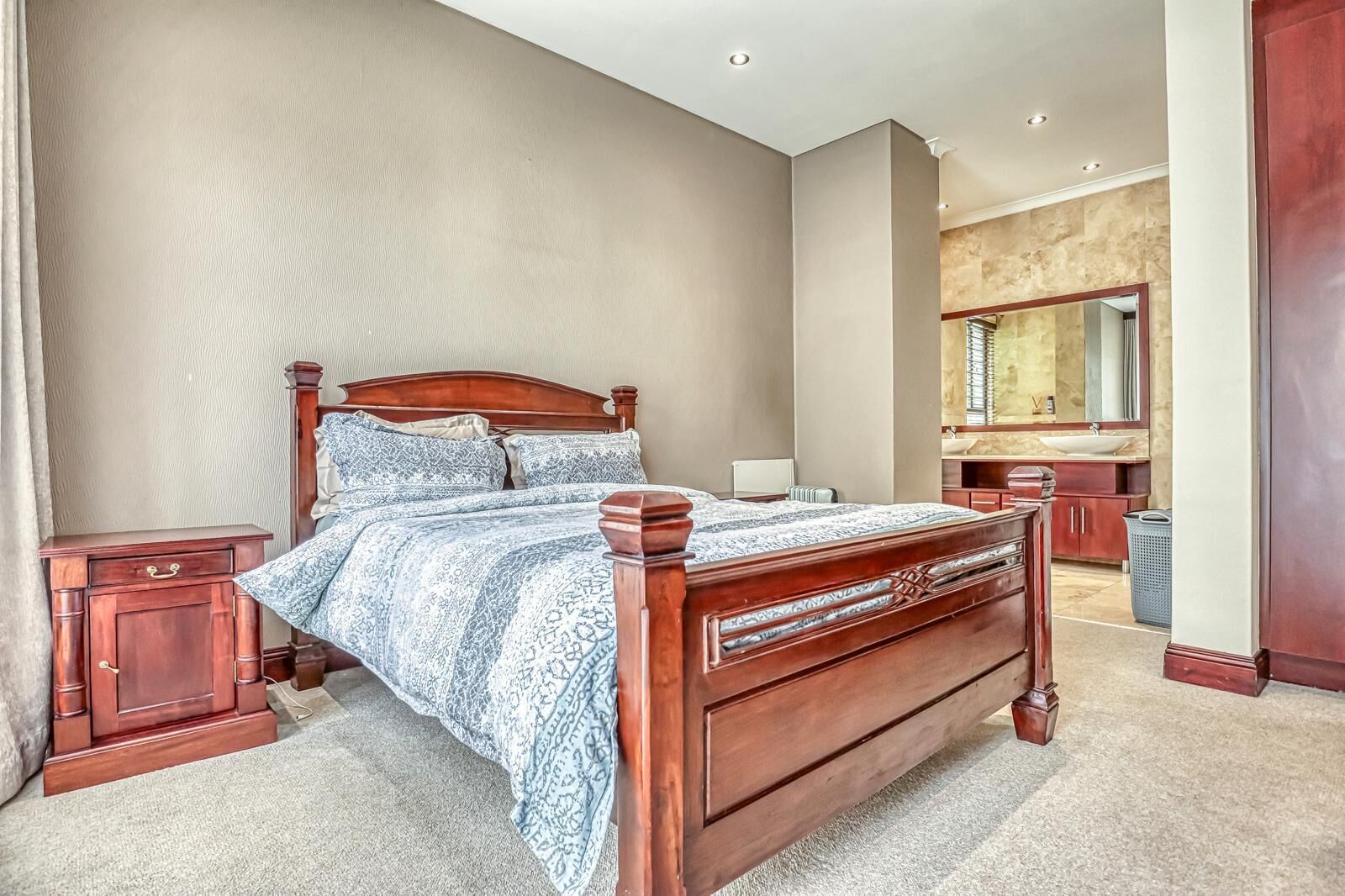 Luxury House, 4 Bedrooms, Garden View