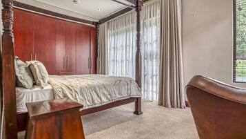 Luxury House, 4 Bedrooms, Garden View