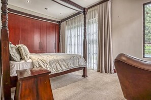 Casa superluxo, 4 quartos, vista para o jardim