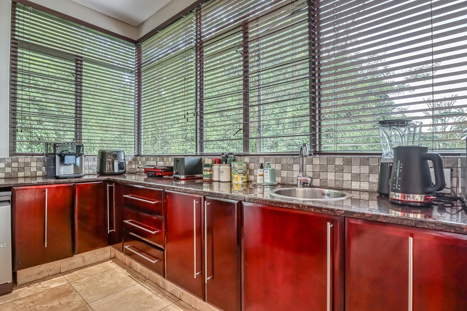 Luxury House, 4 Bedrooms, Garden View | Private kitchen