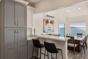 Dining - Bay Breeze Main | Bay Front, Private, Quiet (Richmond)