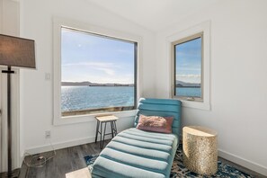 Interior - Bay Breeze Main | Bay Front, Private, Quiet (Richmond)
