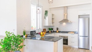 Fridge, microwave, oven, stovetop - Villa el Mirador de la Axarquía Arenas by Ruralidays (Málaga)