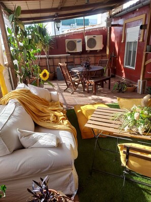 Outdoor dining - Calas Room at Casa de las Violetas (Écija)