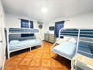 2 Schlafzimmer, Reisekinderbett, Bettwäsche