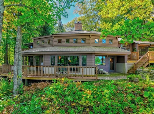 Remodeled 4BR Lake House at 5RK Ranch Lakeside – Sandy Shore, Fire Pit & Dock