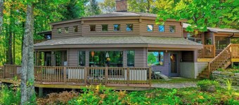 Remodeled 4BR 2.5BA Peninsula Lakehouse at 5RK Ranch Lakeside – Private Sandy Shoreline, Fireplace & Decks, Hayward WI