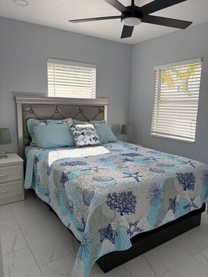 1 bedroom, WiFi, bed sheets - Beachside Blue Retreat I Steps to Beach I Perfect for Long Term Stays! (Madeira Beach)