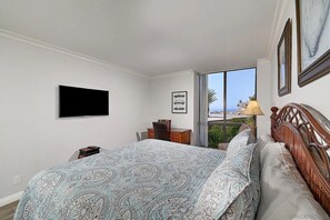 1 bedroom, iron/ironing board, WiFi, bed sheets - Oceanside Cozy Fun and Resortsy Getaway Pool, Spa, Sauna, Fitness and Game room (Oceanside)